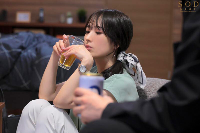 小湊よつ葉 誘惑シーン - 苦手な同僚と飲み会帰りに勢いでワンナイトしてしまったら膣奥フィットするチ〇ポの相性が良すぎて人生最高の絶頂感を味わってしまい…全然好きじゃないのにおかわりセックスしまくった 小湊よつ葉